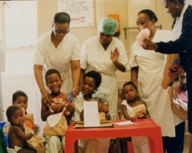 Burned children in ward 20 get presents from Children of Fire